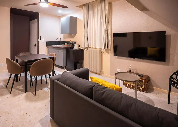 Terres De Soleil - Boheme Chic En Coeur St Quentin Apartment